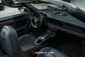 Image 17/25 of Porsche 911 Carrera 4 GTS (2023)