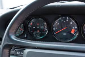 Image 31/52 of Porsche 911 Carrera 3.2 (1989)
