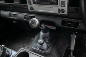 Image 33/50 de Land Rover Defender 90 Td5 (2003)