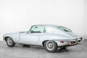 Image 3/47 de Jaguar E-Type (1969)