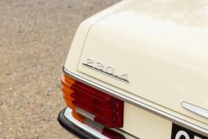 Bild 15/40 von Mercedes-Benz 230/4 (1976)