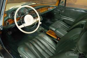 Immagine 10/12 di Mercedes-Benz 280 SE 3,5 (1970)