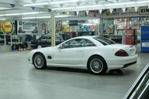 Image 20/50 of Mercedes-Benz SL 55 AMG (2003)