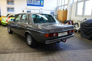 Image 11/36 de Mercedes-Benz 280 E (1982)