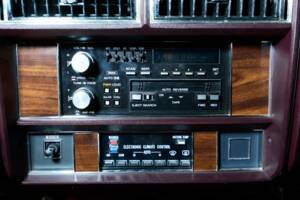 Image 40/58 of Cadillac Brougham Elegance (1988)