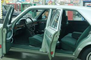Bild 42/50 von Mercedes-Benz 300 SE (1986)