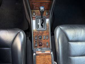 Imagen 17/24 de Mercedes-Benz E 220 (1993)