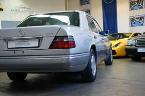 Image 10/33 of Mercedes-Benz E 300 Diesel (1994)