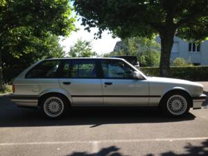 Immagine 37/50 di BMW 325i Touring (1992)