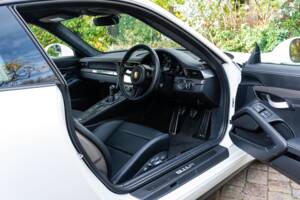 Image 21/42 of Porsche 911 R (2016)