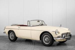 Image 7/50 of MG MGB (1964)