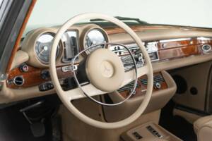 Bild 34/42 von Mercedes-Benz 280 SE 3,5 (1971)