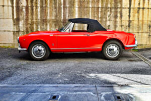 Image 3/25 of Alfa Romeo Giulia 1600 Spider (1962)