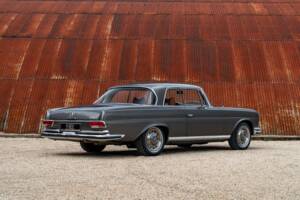 Image 10/37 of Mercedes-Benz 280 SE 3,5 (1970)