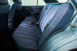 Bild 32/50 von Mercedes-Benz 230 E (1985)