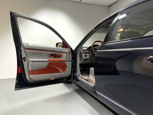 Image 8/15 of Maybach 57 (2004)
