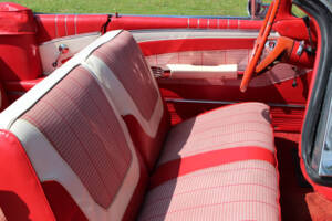 Image 16/31 of Chevrolet Impala Convertible (1960)