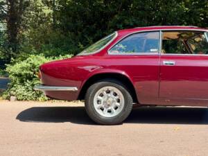 Image 25/48 of Alfa Romeo Giulia 1600 GT Junior (1972)