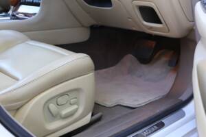 Imagen 68/77 de Jaguar XJ 8 4.2 (2005)