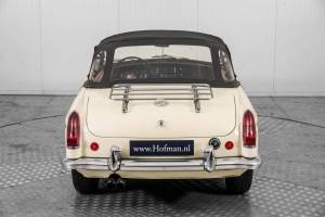 Image 42/50 of MG MGB (1964)