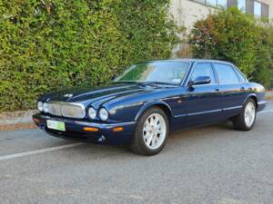 Image 13/30 de Jaguar XJ 8 4.0 Executive (1998)