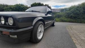 Immagine 49/53 di BMW 320i (1989)