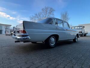 Image 14/29 de Mercedes-Benz 230 S (1965)