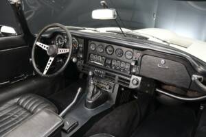 Image 22/49 de Jaguar Type E V12 (1974)