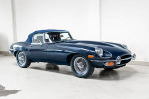 Image 3/36 of Jaguar E-Type (1969)