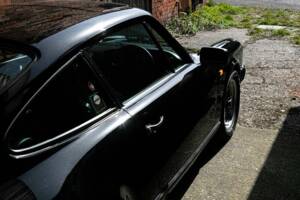 Immagine 24/41 di Porsche 911 Carrera 3.2 (1988)