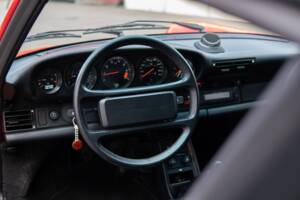 Image 23/29 of Porsche 911 Carrera 3.2 (1989)