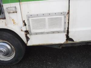 Image 17/20 of Dodge B 200 Sportsman (1976)