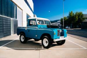 Image 1/75 of Land Rover 88 (1966)