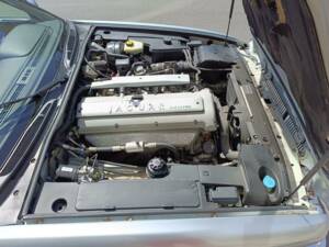 Image 13/33 of Jaguar XJ6 3.2 Executive (1995)