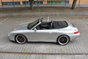 Bild 6/17 von Porsche 911 Carrera 4 (2004)