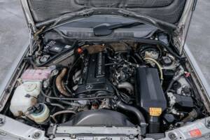 Image 49/69 de Mercedes-Benz 190 E 2.3-16 (1988)