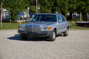 Image 2/25 of Mercedes-Benz 280 SE (1979)