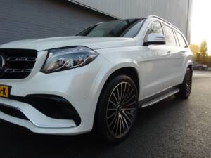Image 22/98 of Mercedes-Benz GLS 63 AMG 4MATIC (2016)
