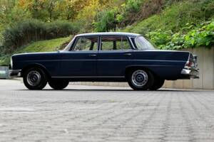 Image 20/76 de Mercedes-Benz 220 S b (1963)