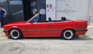 Immagine 8/50 di BMW 320i (1989)