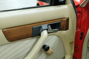 Bild 23/50 von Mercedes-Benz 260 SE (1986)