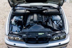 Image 18/31 of BMW 528i (1996)