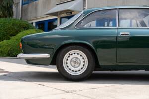 Image 30/83 of Alfa Romeo Giulia GT 1300 Junior (1968)