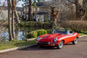 Image 20/50 de Jaguar E-Type (1969)