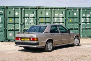 Image 4/10 de Mercedes-Benz 190 E 2.5-16 (1989)