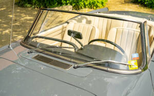Image 32/77 of Alfa Romeo 2600 Spider (1963)