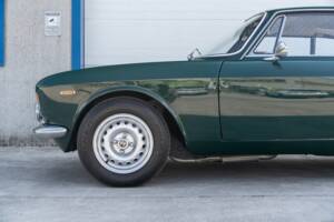Image 16/83 of Alfa Romeo Giulia GT 1300 Junior (1968)