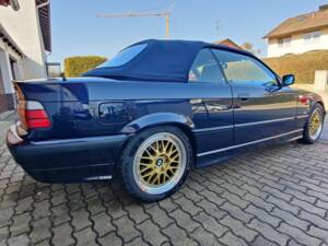 Bild 7/8 von BMW 328i (1999)