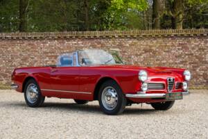 Image 48/50 of Alfa Romeo 2600 Spider (1962)