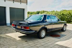 Bild 91/99 von Mercedes-Benz 230 CE (1983)
